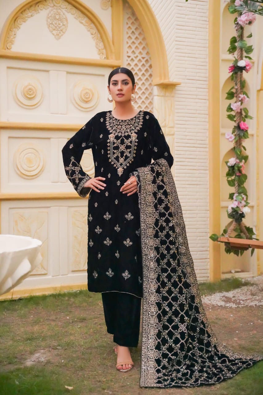 (2-Piece Set) Elegant Black Velvet Suit with Golden Embroidery